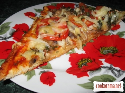Pizza with mushrooms and chicken