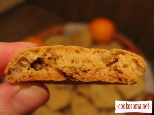 Oatmeal-nut cookies with citrus flavor
