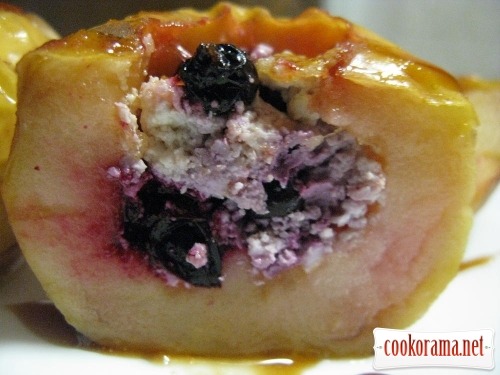 Apples baked with cheese and berries