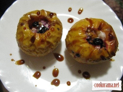 Apples baked with cheese and berries