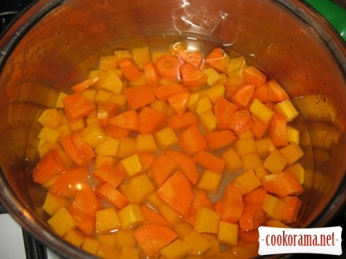 Pumpkin puree soup with dumplings
