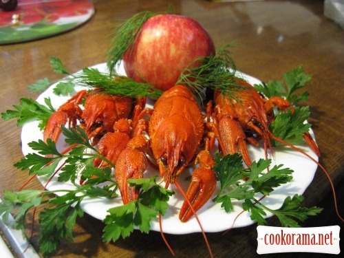 Crawfish boiled with apples