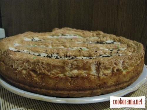 Shortbread pie with curd, banana and meringue