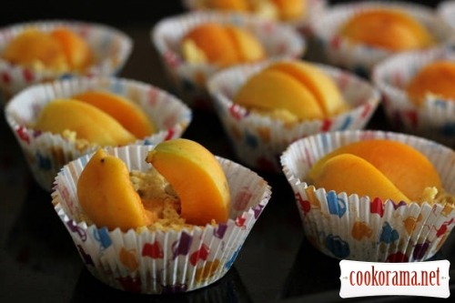 Nut Muffins with apricots