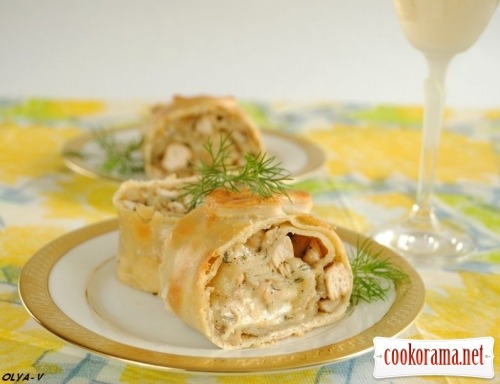Strudel with chicken, mushrooms and cheese