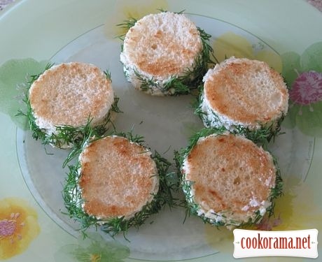 Mini-sandwiches with red caviar «Salieri»