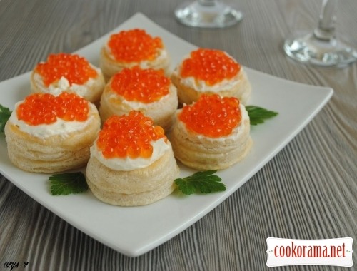 Vol au vent with red caviar