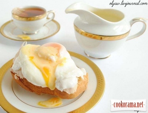 Egg «Benedict» with chicken