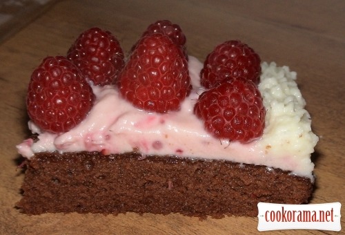 Cheese-chocolate dessert with raspberries