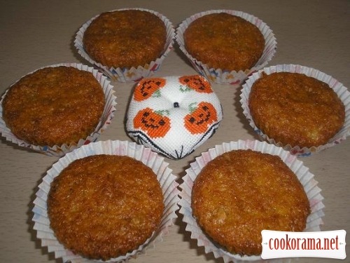 Pumpkin cakes with dried fruit