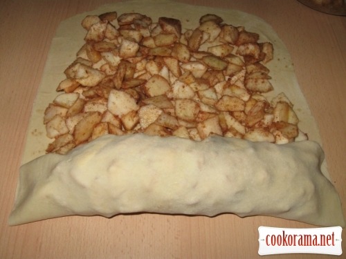 Strudel with apples
