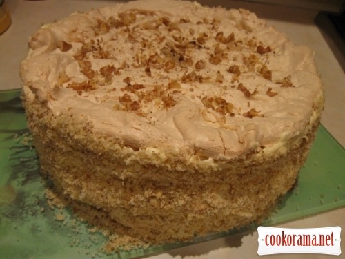 Cake form whites with nuts